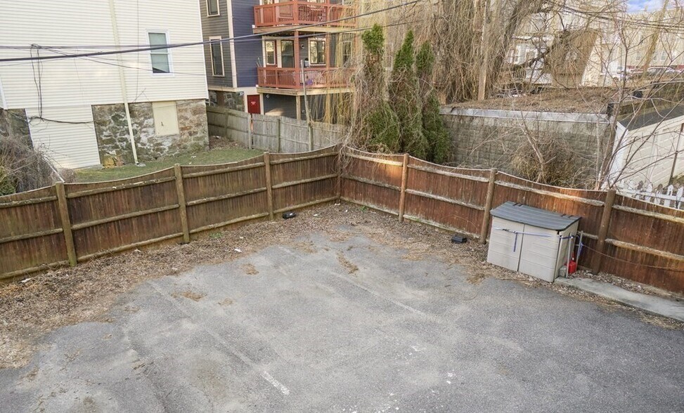 Building Photo - 8 Howell St