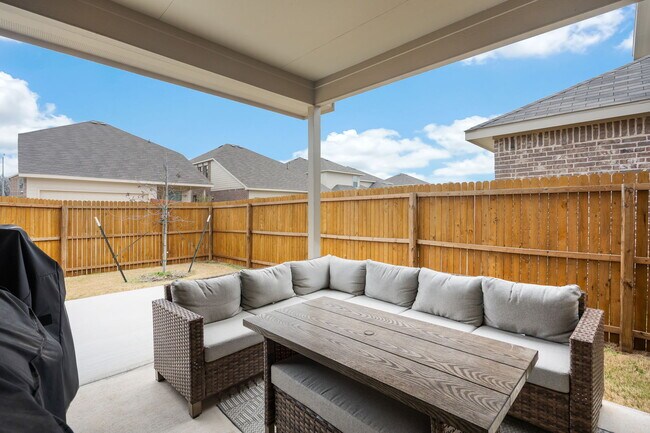 Building Photo - 10016 Thornapple Rd