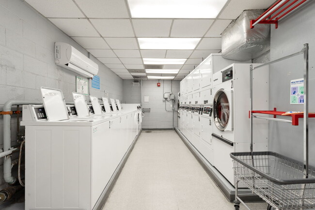 Building Photo - 3900 N Lake Shore Dr