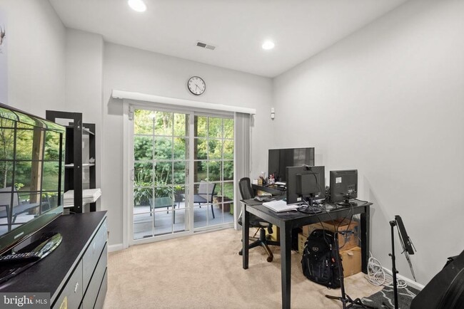 Building Photo - 1738 Beacon Ln