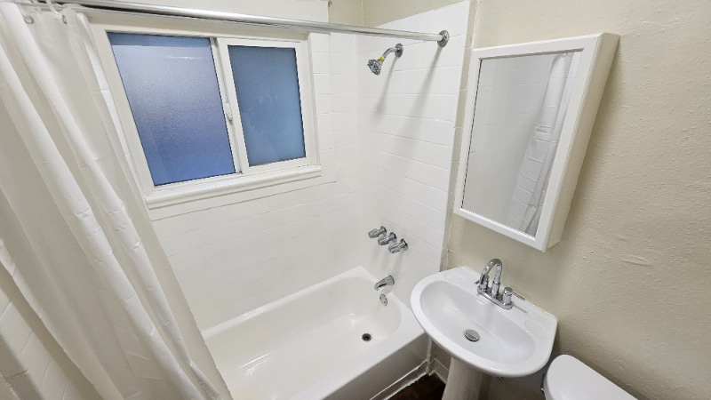 Building Photo - 1026 Ingraham St