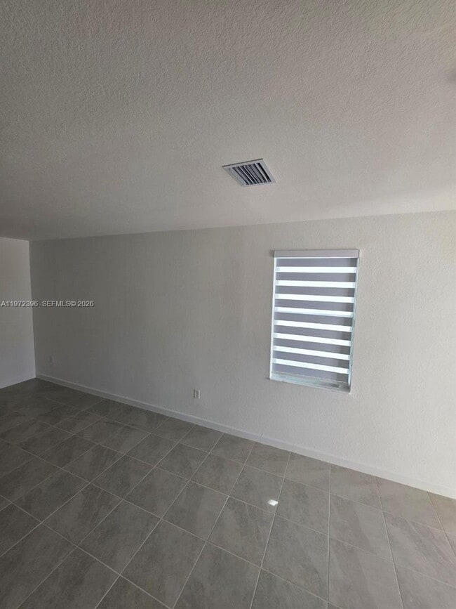 Building Photo - 2741 SE 24th Ct