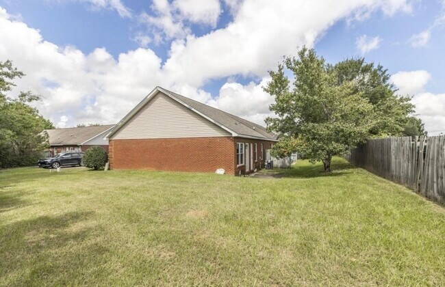 Building Photo - 233 Katelyn Cir