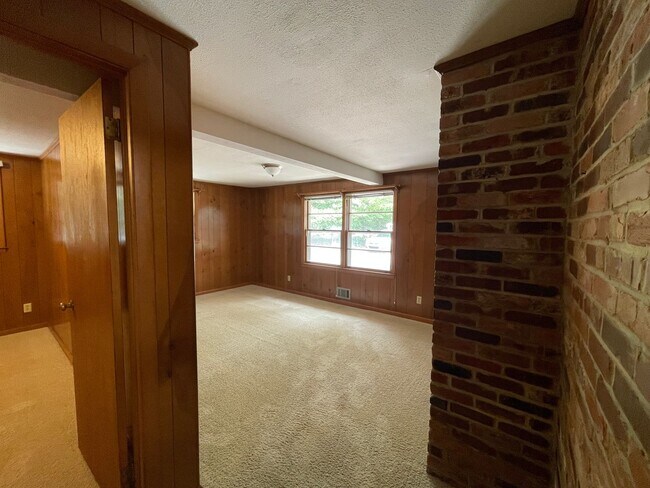 Building Photo - 106 Silver Bluff Rd