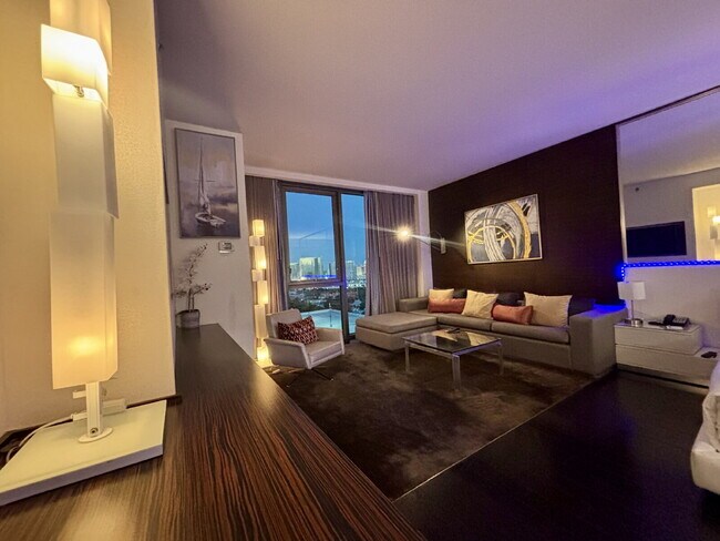 Building Photo - Palms Place Studio — Skyline Views, 5 Minu...