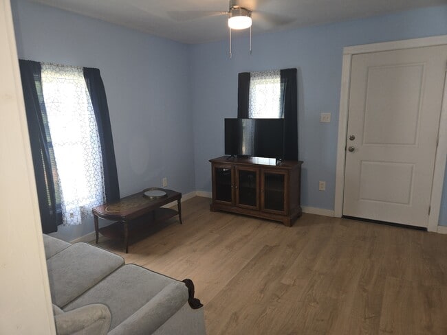 Building Photo - 819 Gene Alley