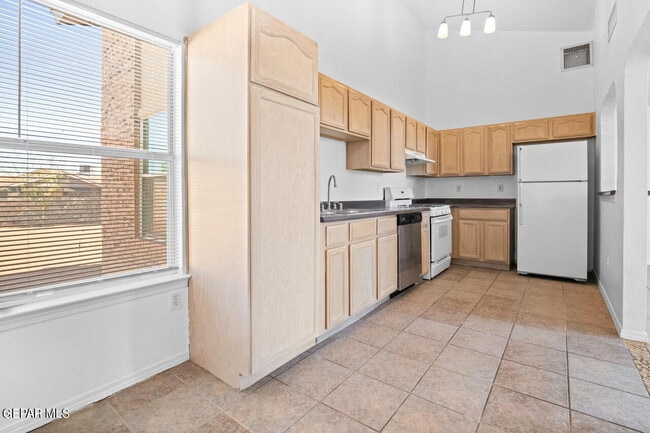 Building Photo - 14553 Desierto Bello Ave