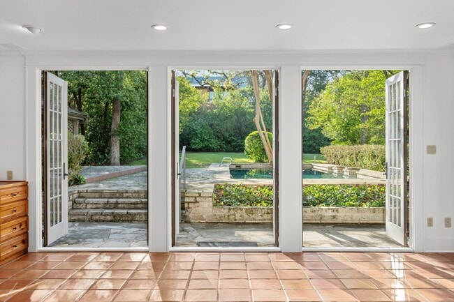 Building Photo - 1301 Kent Ln