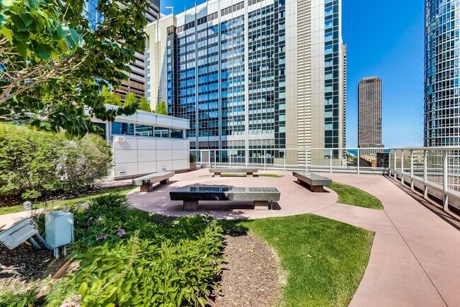 Building Photo - 240 E Illinois St