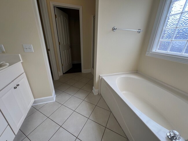 Building Photo - 2627 Isaiah Dr