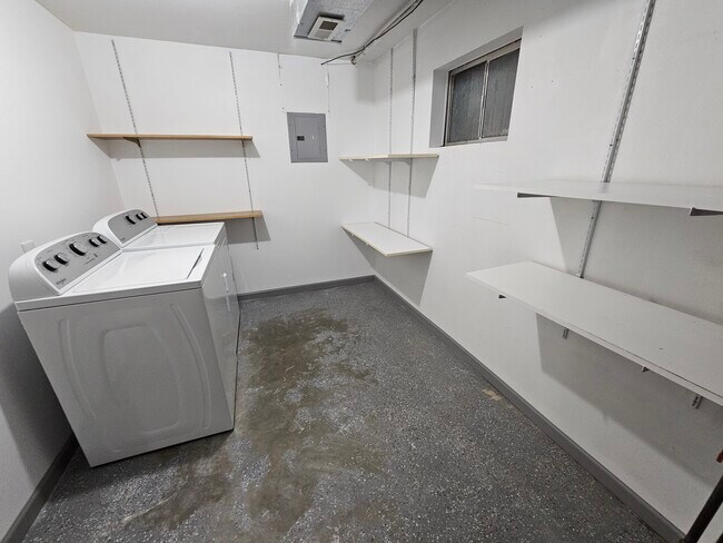 Building Photo - 2409 E Columbia Ave