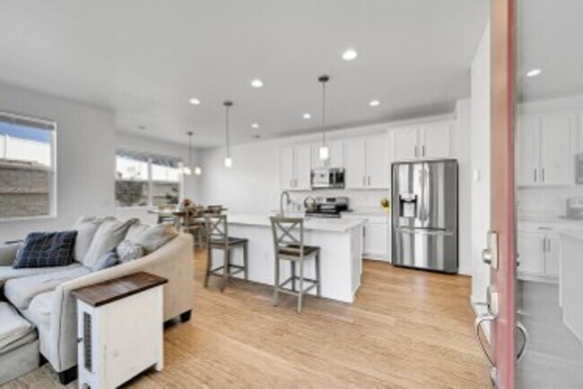 Building Photo - 4027 E 98th Pl