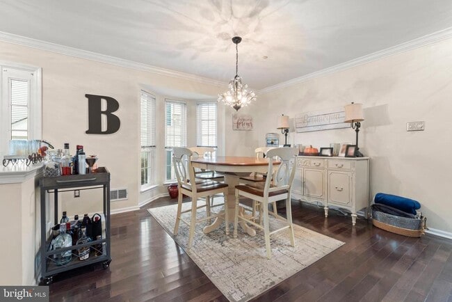 Building Photo - 221 Lookout Pl