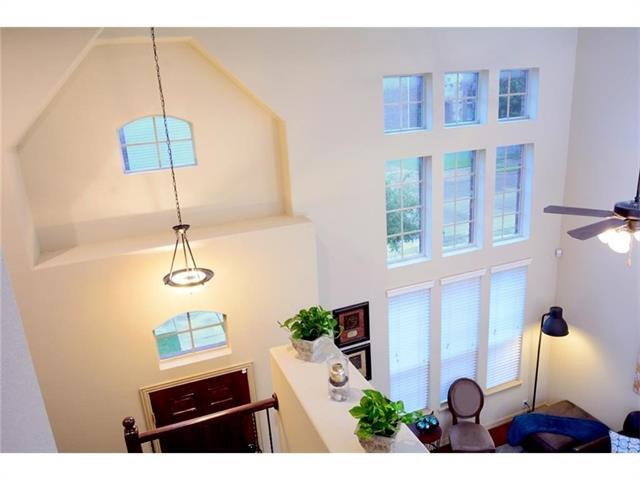 Building Photo - 867 Llano Dr