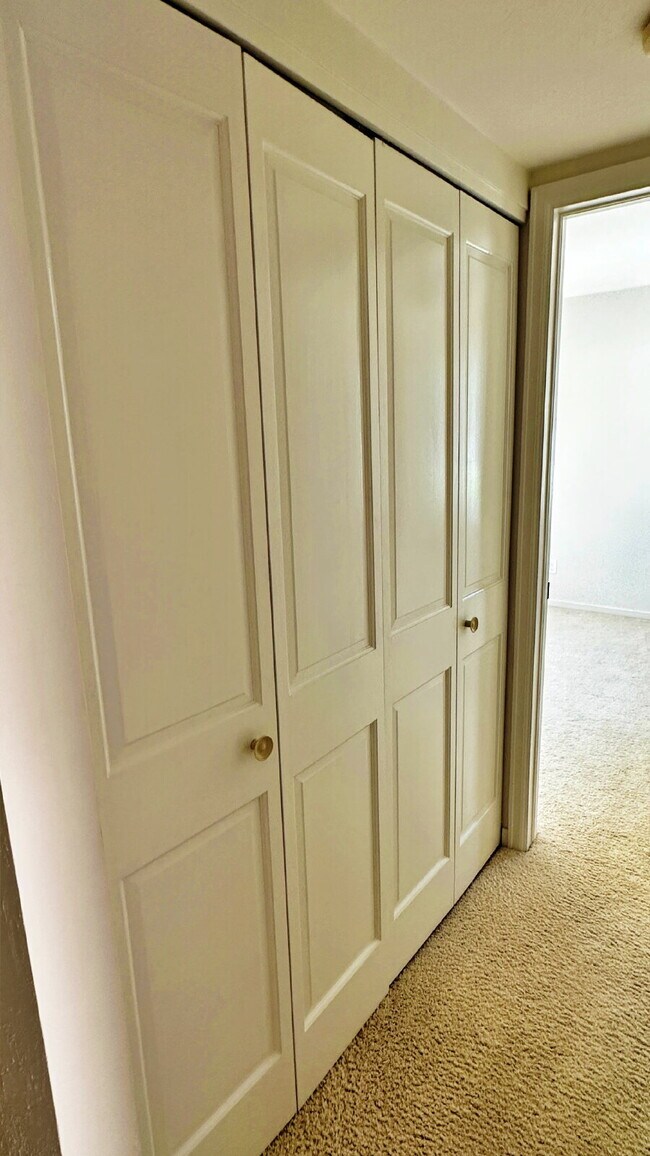 Building Photo - Beautiful Updated 2 Bed 2 Bath on Golf Course in Cherry Creek Schools