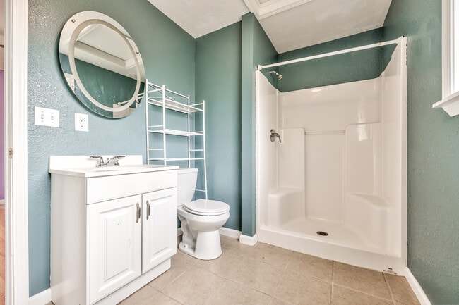 full bath - 1 - 490 Shawnee Rd