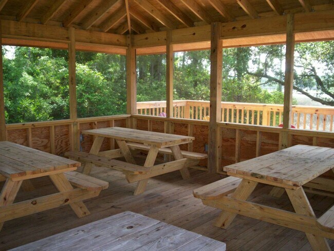 Building Photo - First Floor, 1 Bedroom, 1 Bath Condo with ...