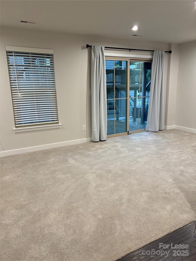 Building Photo - 1708 Town Oak Ln