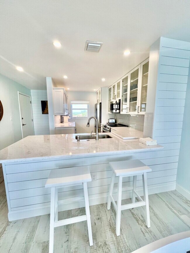 Building Photo - 7410 S Ocean Dr