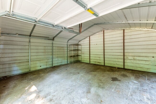 Building Photo - Stylish, Spacious & Updated! Don’t Miss Th...