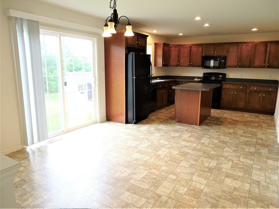 Building Photo - 641 Hamaker Rd