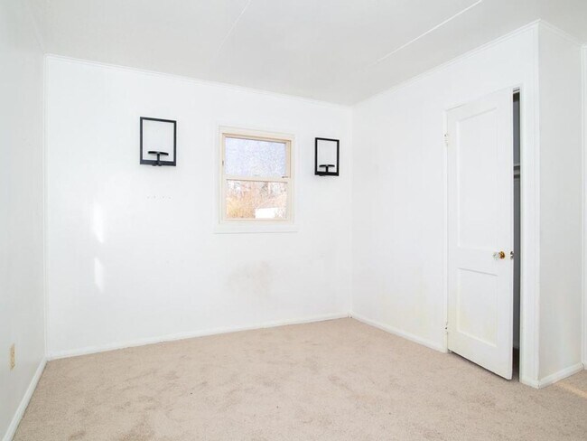 Building Photo - 3 Bedroom House on Quiet Street in Monaca