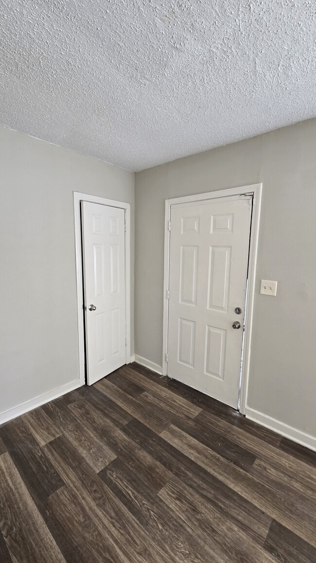 Building Photo - 512 Woodward Ave