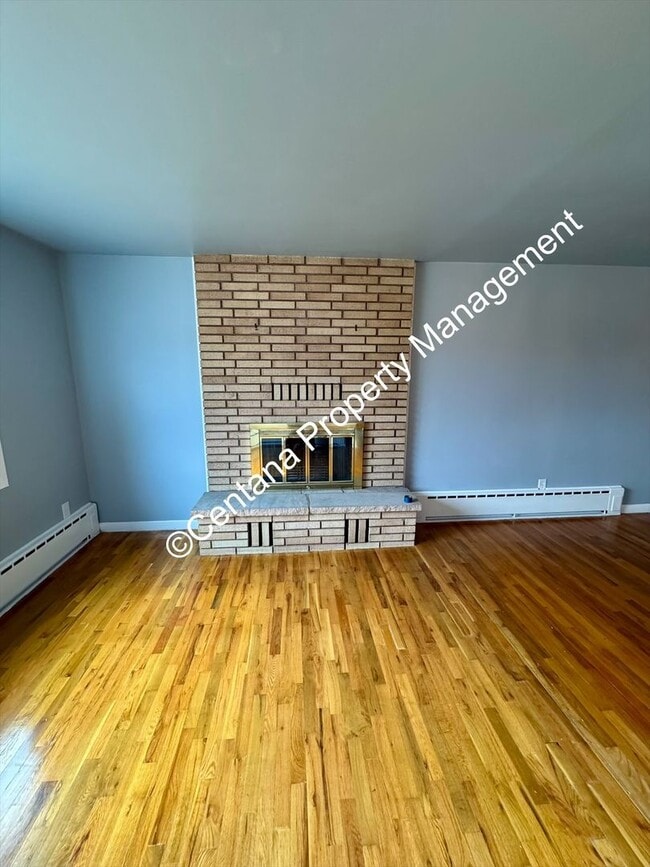 Building Photo - 2 Bedroom one Bath with large Yard located on the flats.