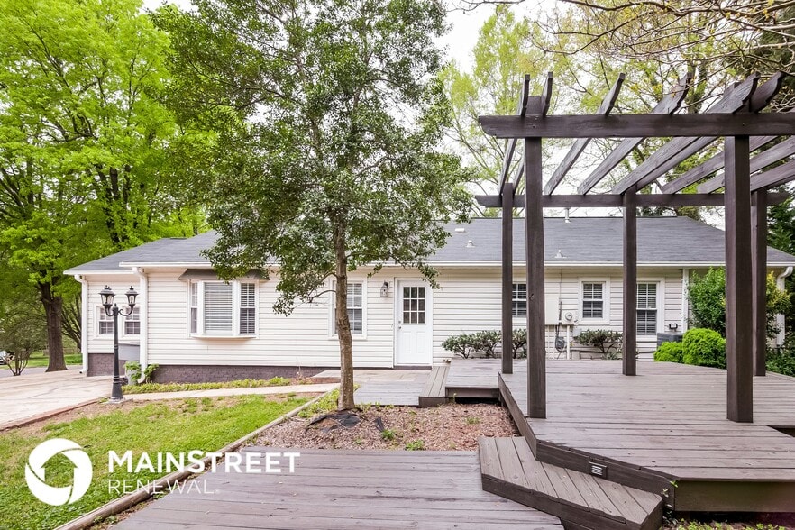 Building Photo - 9020 Louvaine Dr