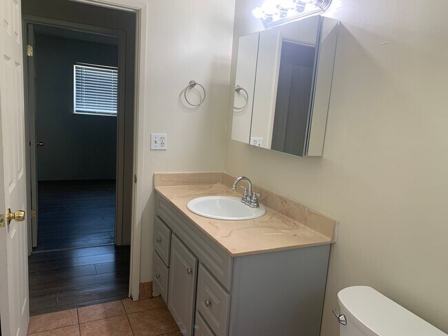 Building Photo - Rent Reduced-Won’t Last Long!!!