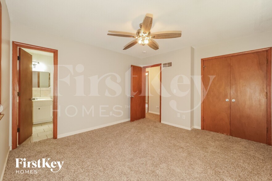 Building Photo - 9827 Drury Ave