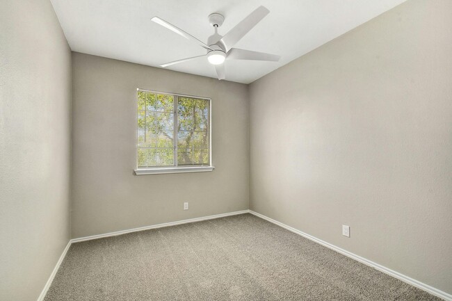 Building Photo - Newly remodeled 3 bed, 2.5 bath in gated c...