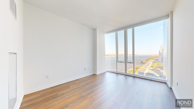 Building Photo - 675 W 59th St