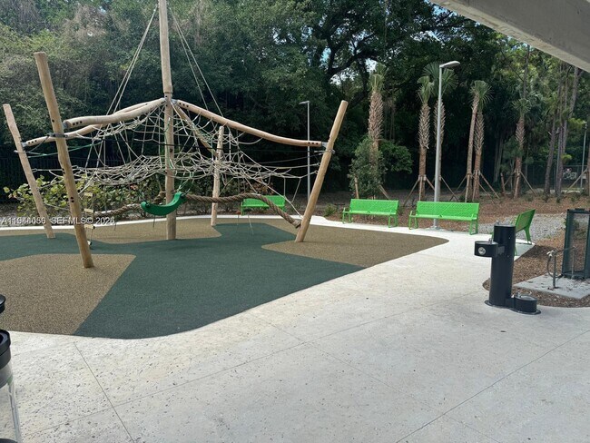 Building Photo - 1600 SW 1st Ave