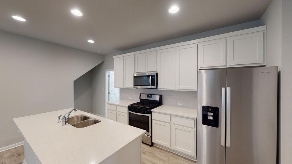 Building Photo - Pristine Leander home with access to community pool & park