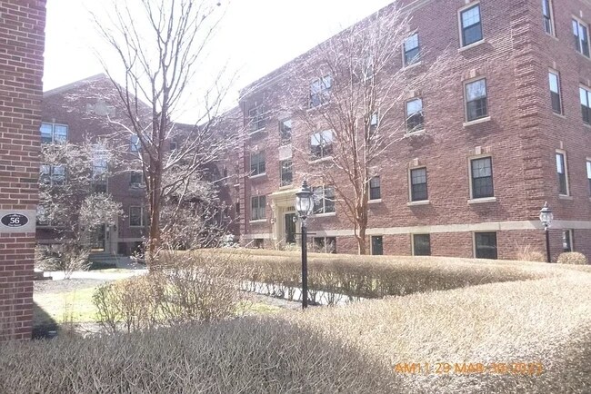 Building Photo - 58 Elm St