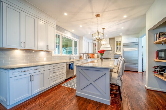 Building Photo - Stunningly Updated Home in Evergreen Meado...