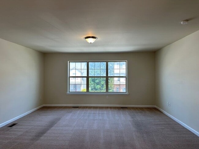 Building Photo - 6443 Creekbend Dr