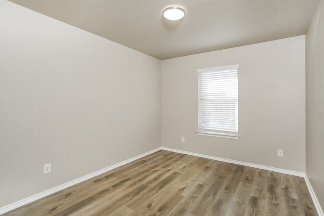 Building Photo - 11118 Geneva Ford