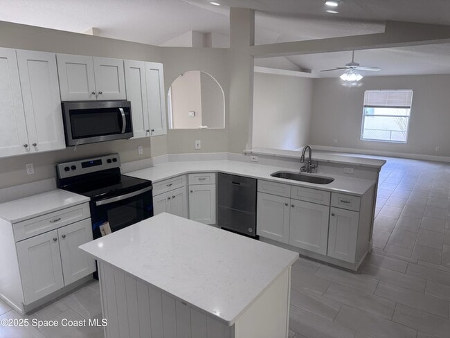 Building Photo - 1565 Emerson Dr SE