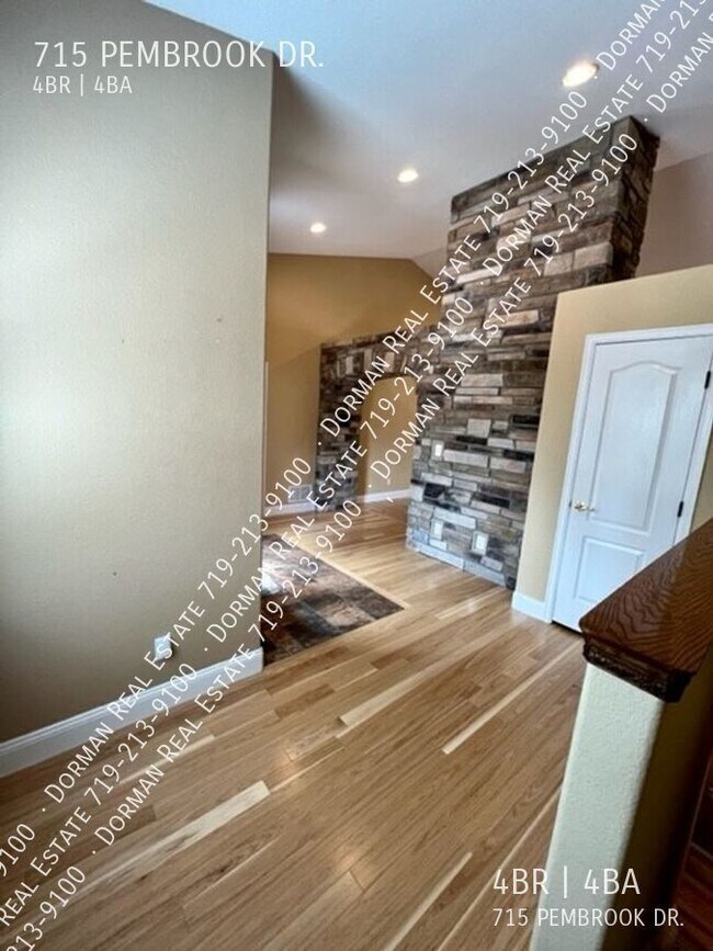 Building Photo - 715 Pembrook Dr