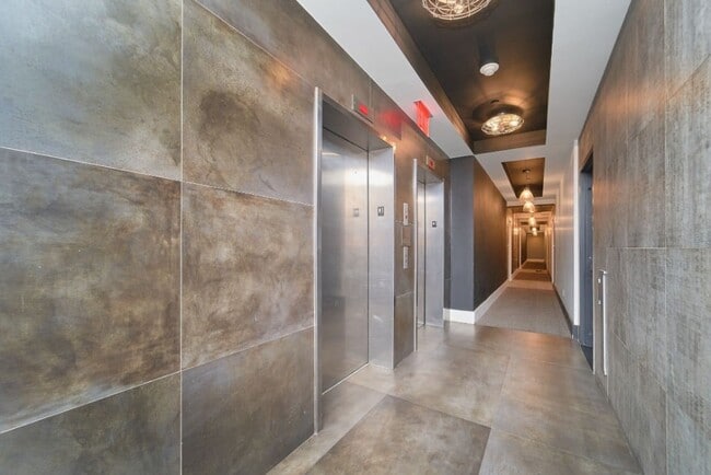 Building Photo - Luxury One Bedroom in Bushwick