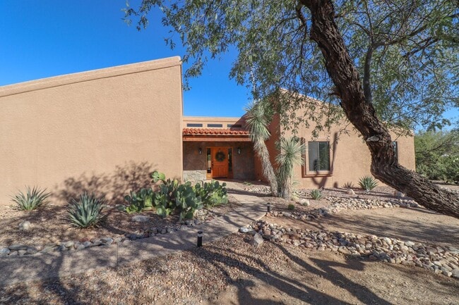 Building Photo - Contemporary Desert Beauty with Pool