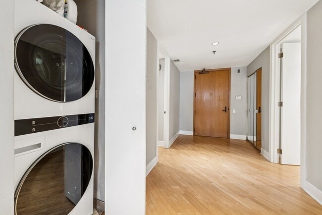 Building Photo - 680 N Lake Shore Dr