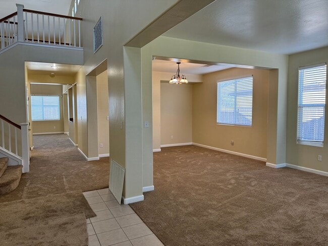 Building Photo - Four bedroom home in the Southwest!