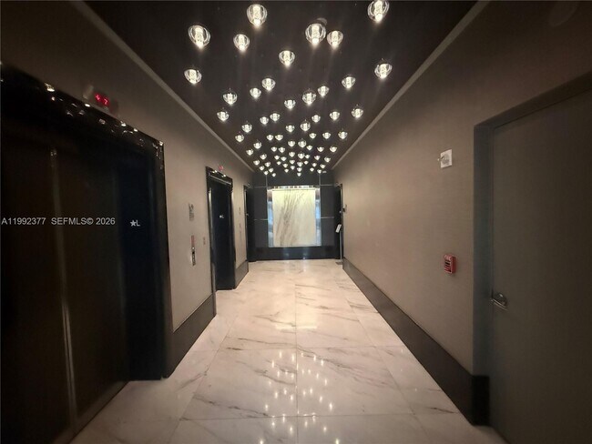 Building Photo - 951 Brickell Ave