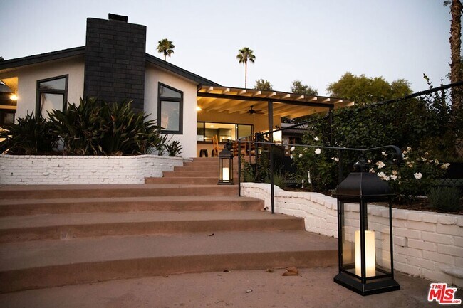 Building Photo - 1420 Cuyama Rd