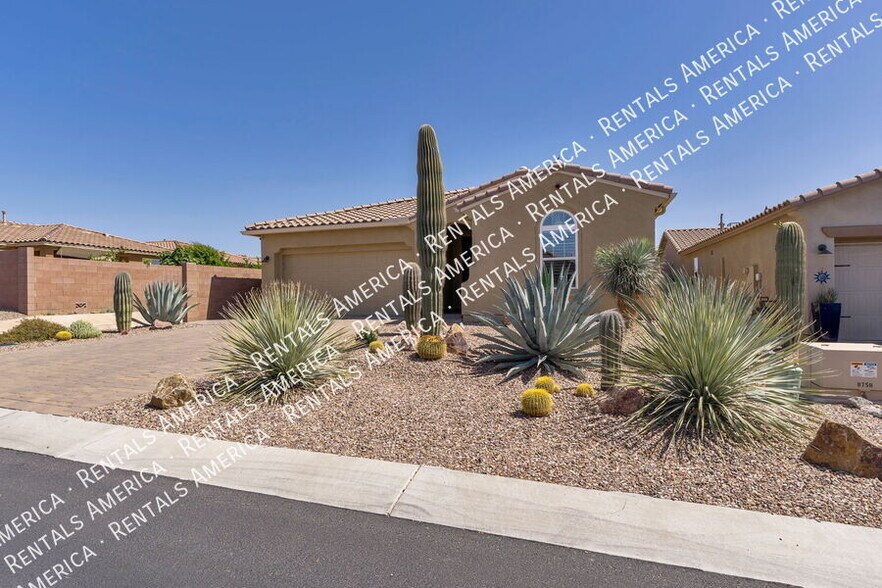 Building Photo - 7631 W Laurel Ln