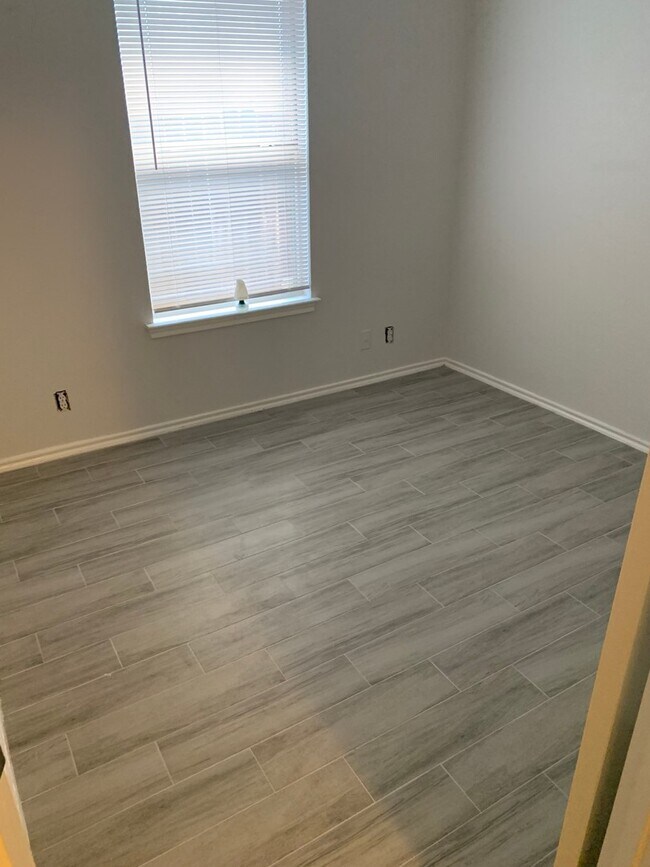 Building Photo - Beautifully remodeled 3/2