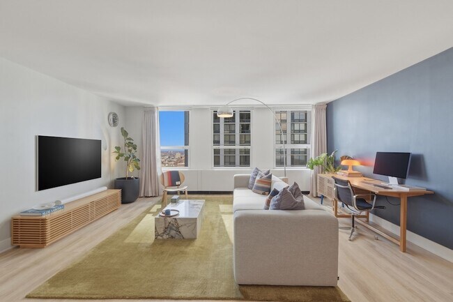 Building Photo - 2626 N Lakeview Ave